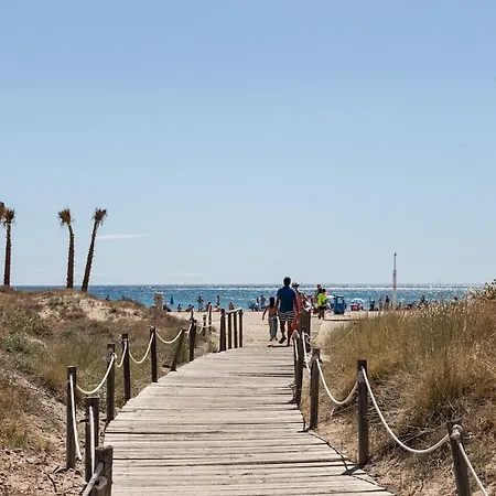 Primera Linea De Playa Piscina Y Pista De Tenis